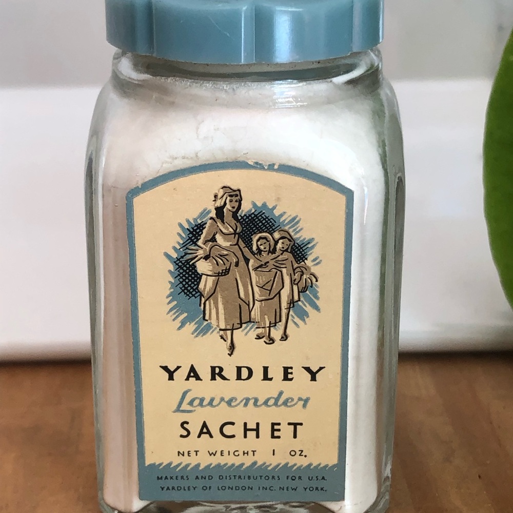 Vintage decor yardley lavender sachet talc